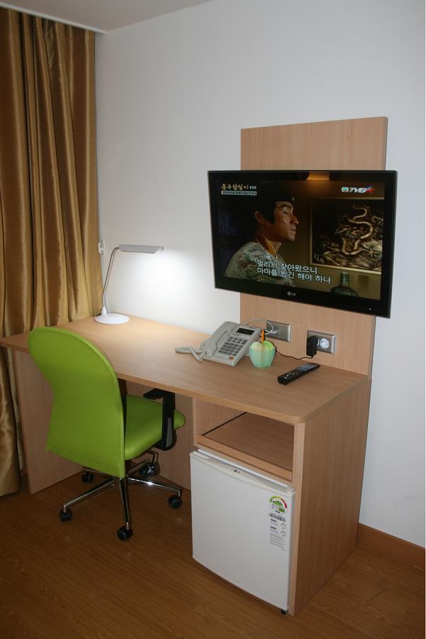 Gunsan Apple Tree Hotel ภายนอก รูปภาพ