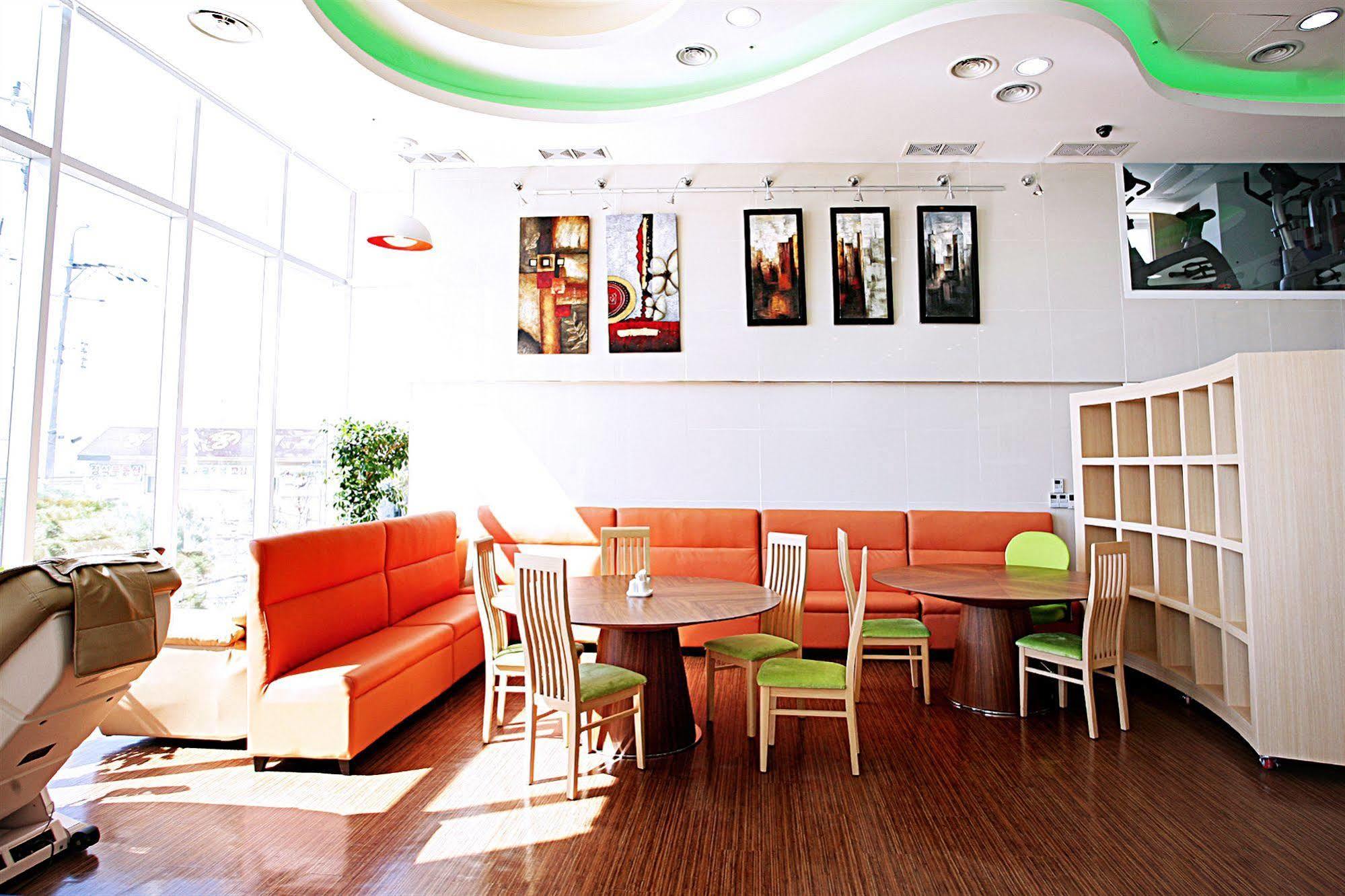 Gunsan Apple Tree Hotel ภายนอก รูปภาพ
