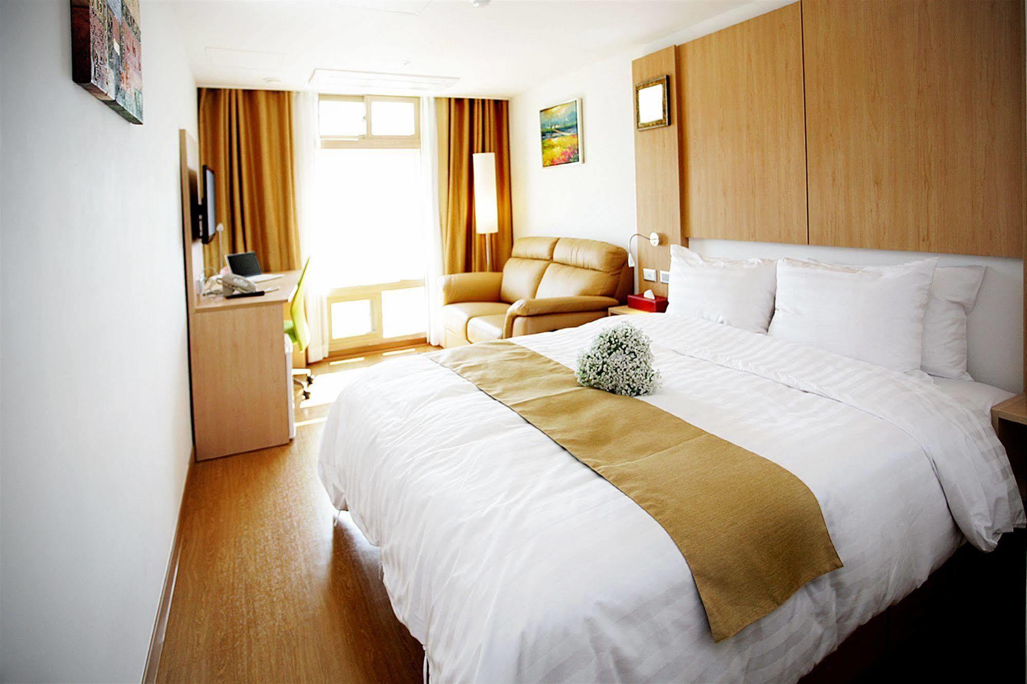Gunsan Apple Tree Hotel ภายนอก รูปภาพ