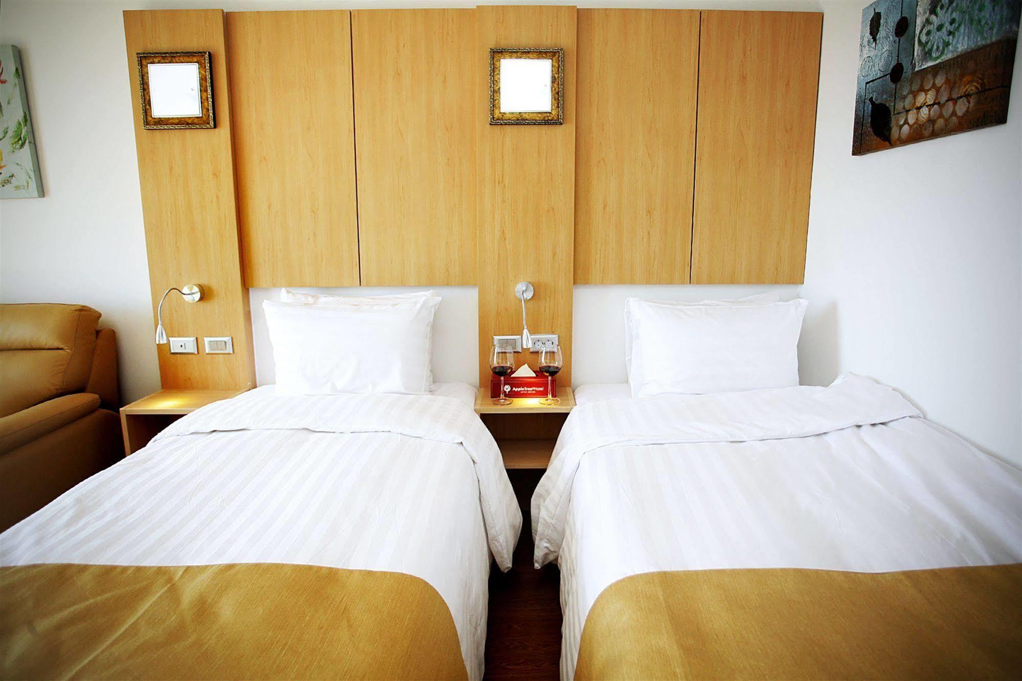 Gunsan Apple Tree Hotel ภายนอก รูปภาพ