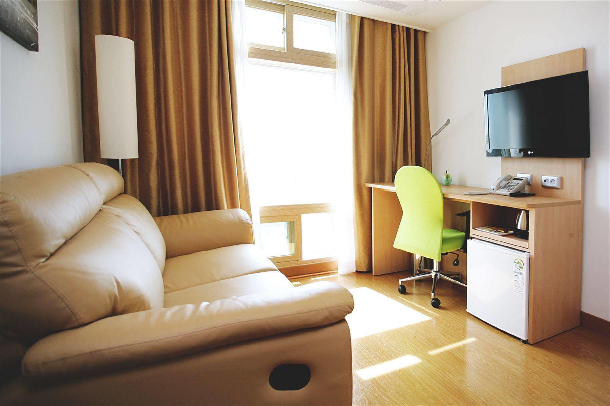 Gunsan Apple Tree Hotel ภายนอก รูปภาพ